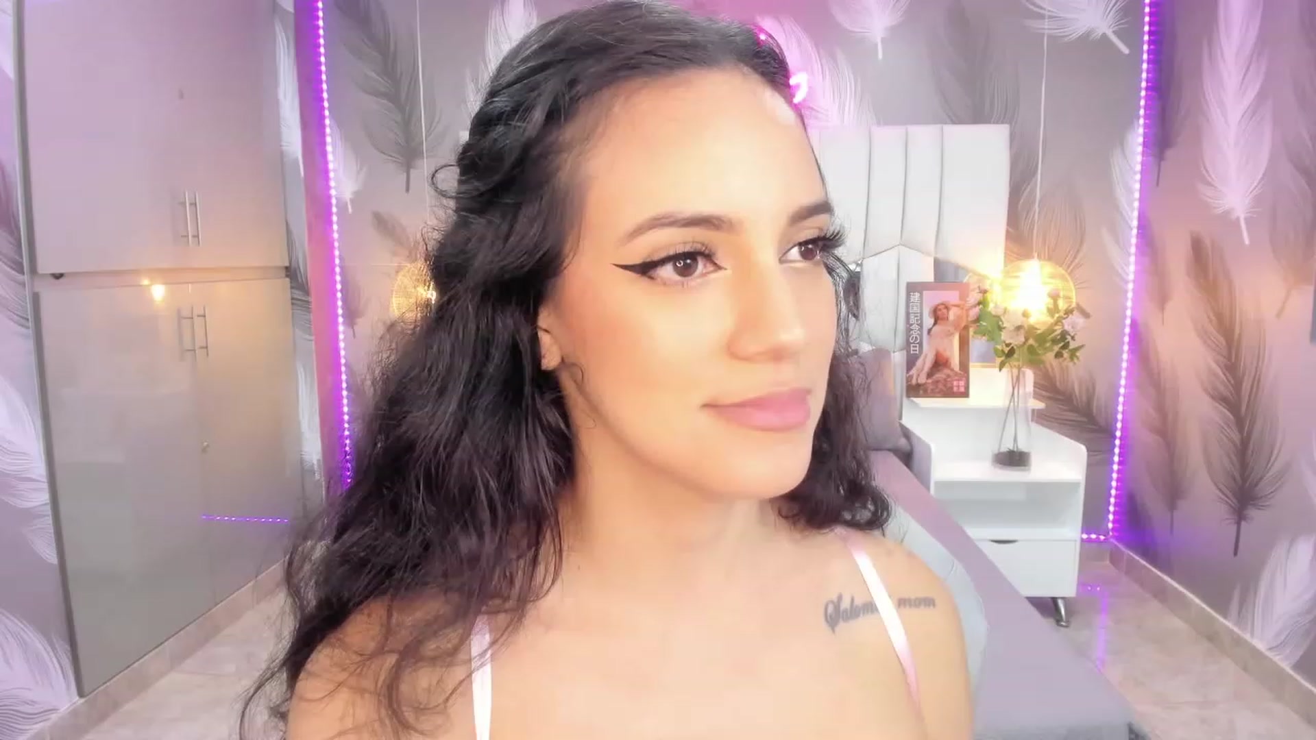 Gallery image thumbnail from SkinnyVeronik's myfreecams stream on, 01/09/2023, 14:14 image 13 of 20
