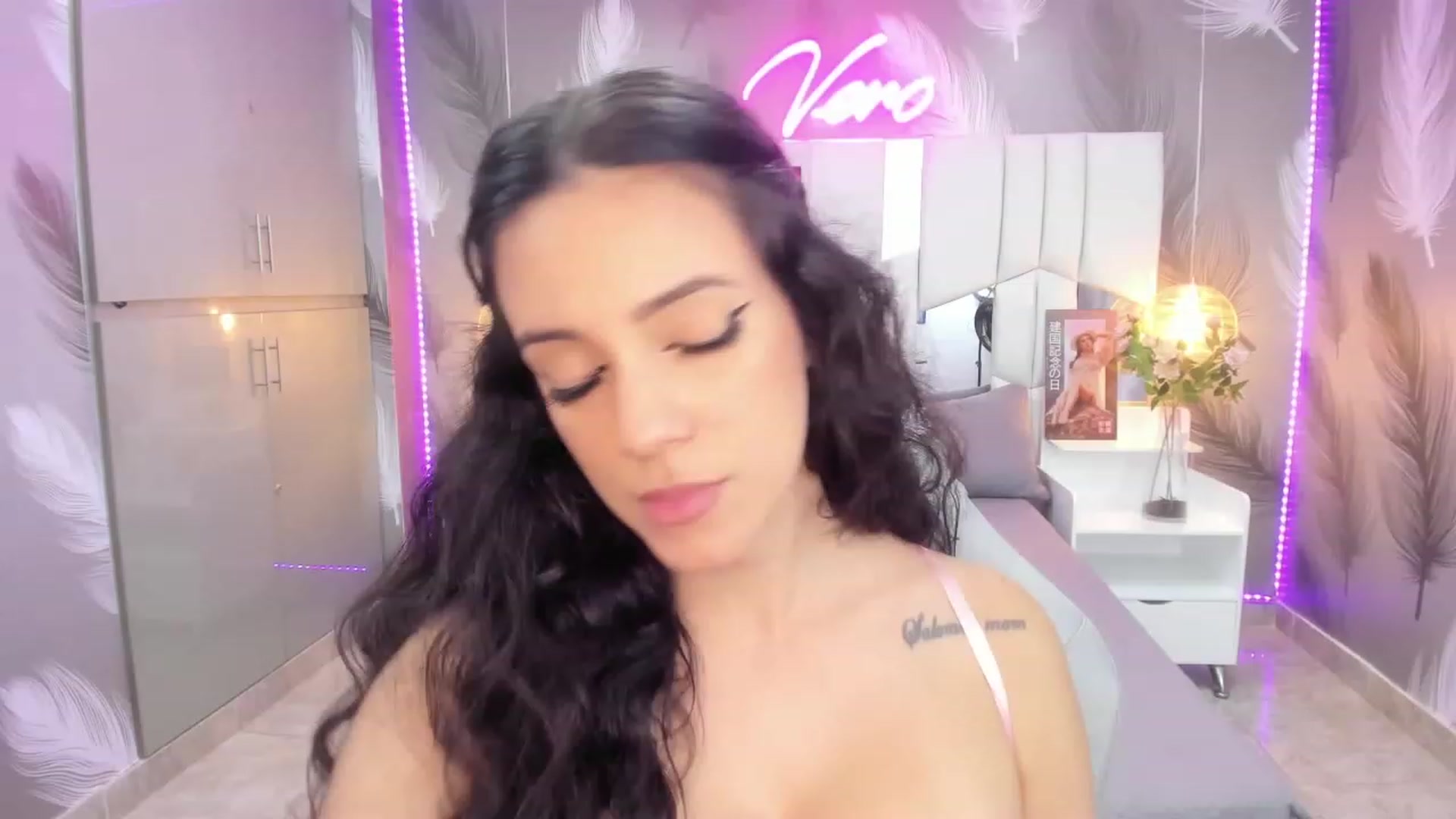 Gallery image thumbnail from SkinnyVeronik's myfreecams stream on, 01/09/2023, 14:14 image 10 of 20