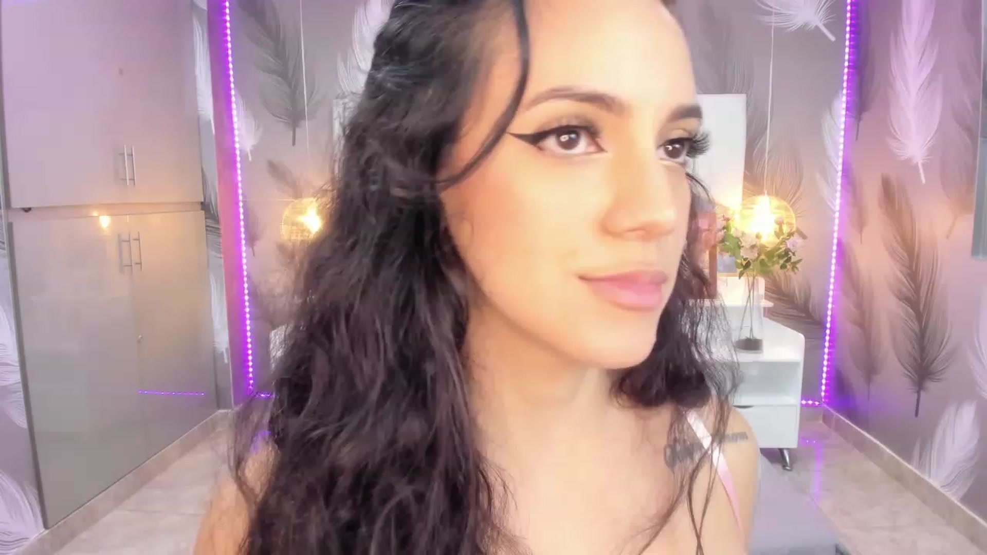 Gallery image thumbnail from SkinnyVeronik's myfreecams stream on, 01/09/2023, 14:14 image 17 of 20