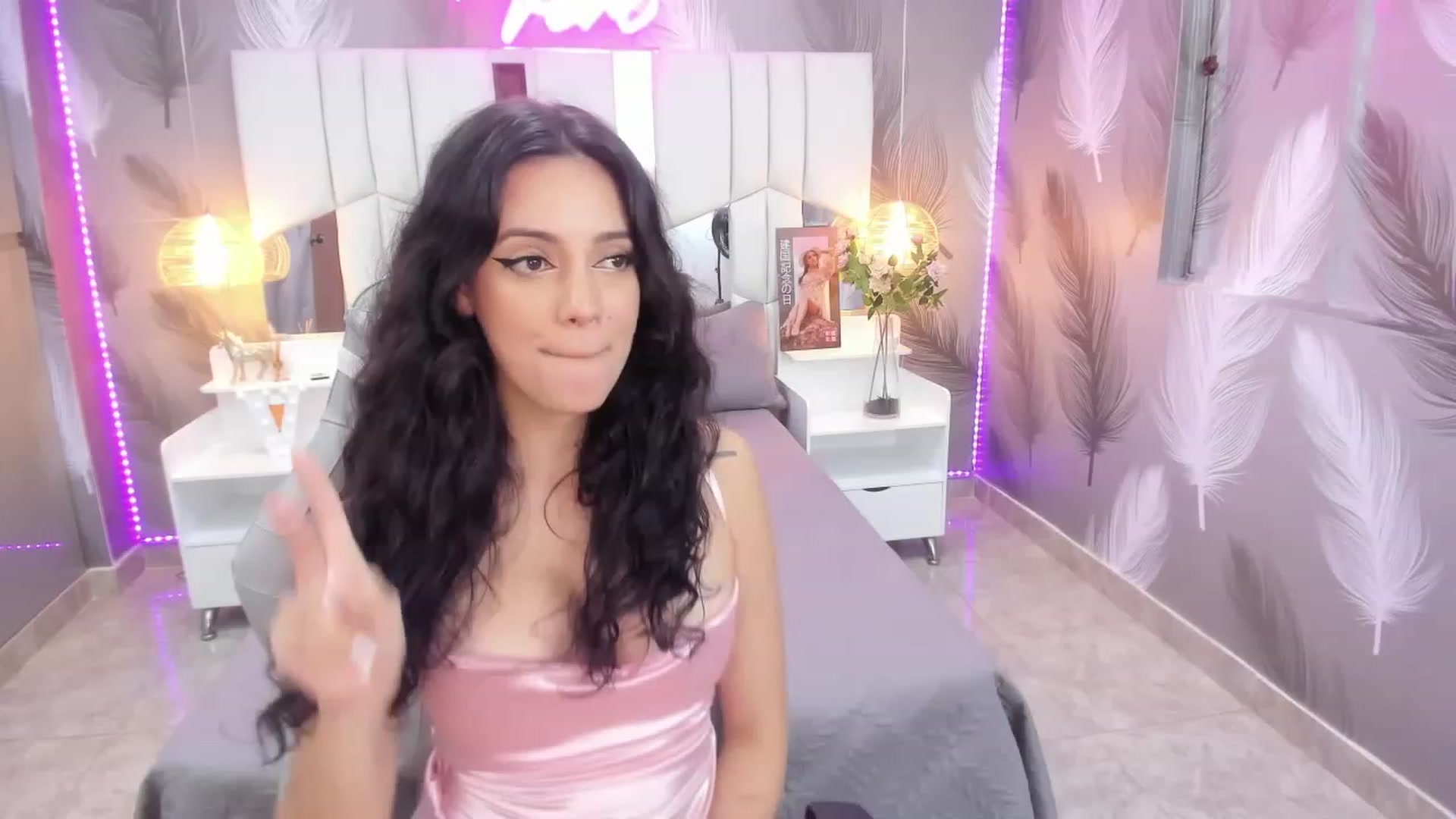 Gallery image thumbnail from SkinnyVeronik's myfreecams stream on, 01/09/2023, 16:00 image 9 of 20