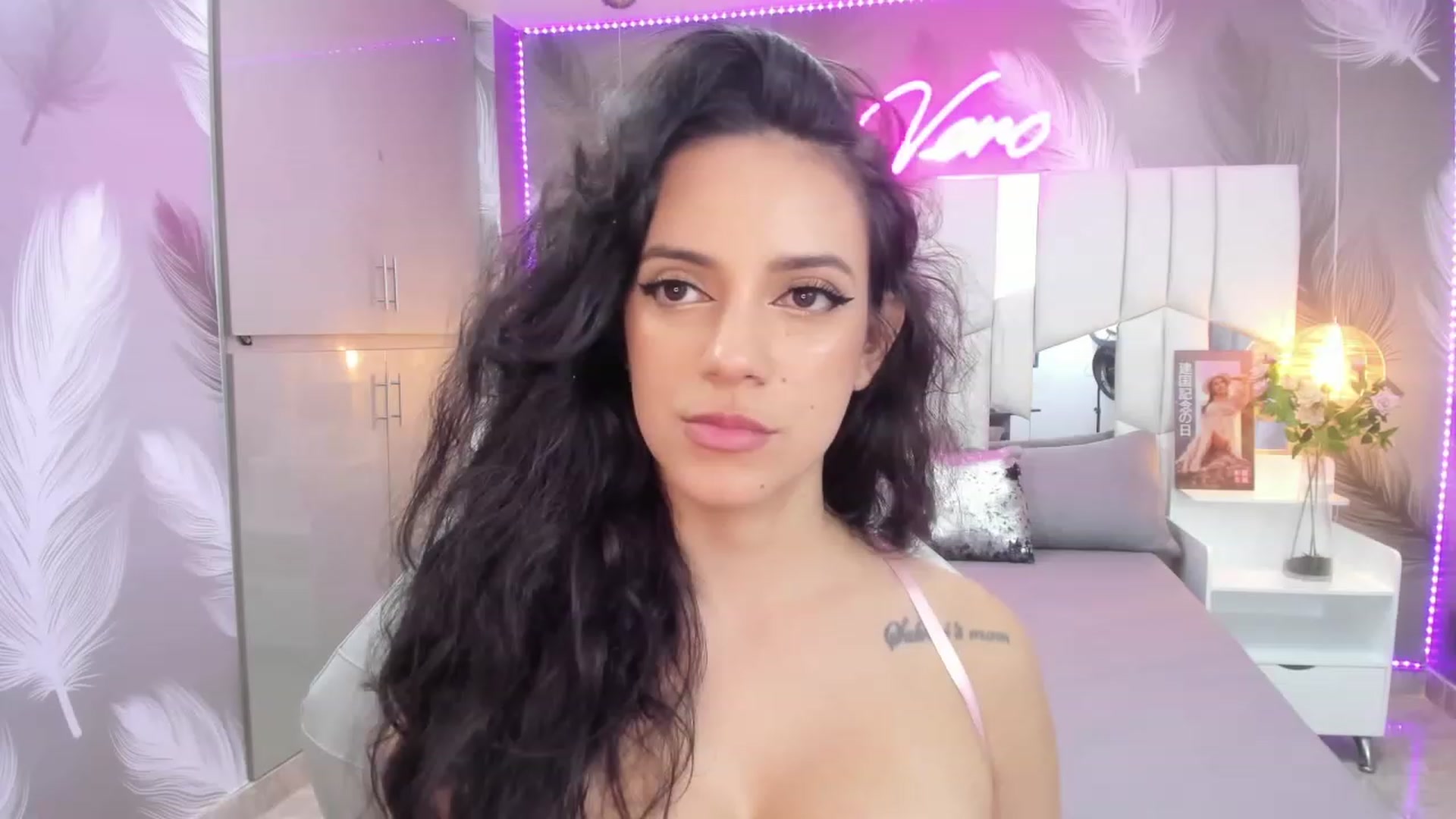 Gallery image thumbnail from SkinnyVeronik's myfreecams stream on, 01/09/2023, 16:52 image 2 of 20