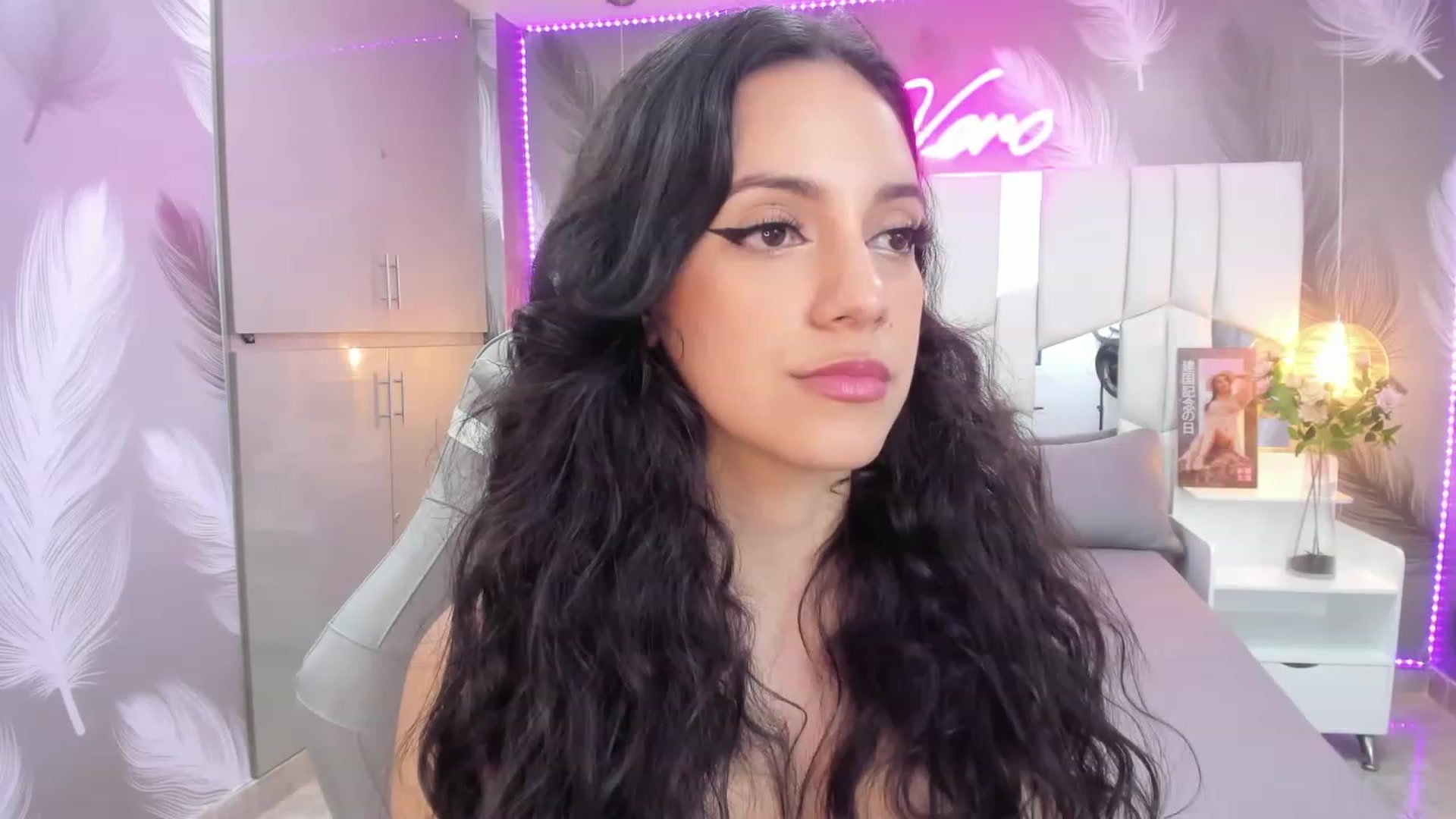 Gallery image thumbnail from SkinnyVeronik's myfreecams stream on, 01/09/2023, 16:52 image 14 of 20
