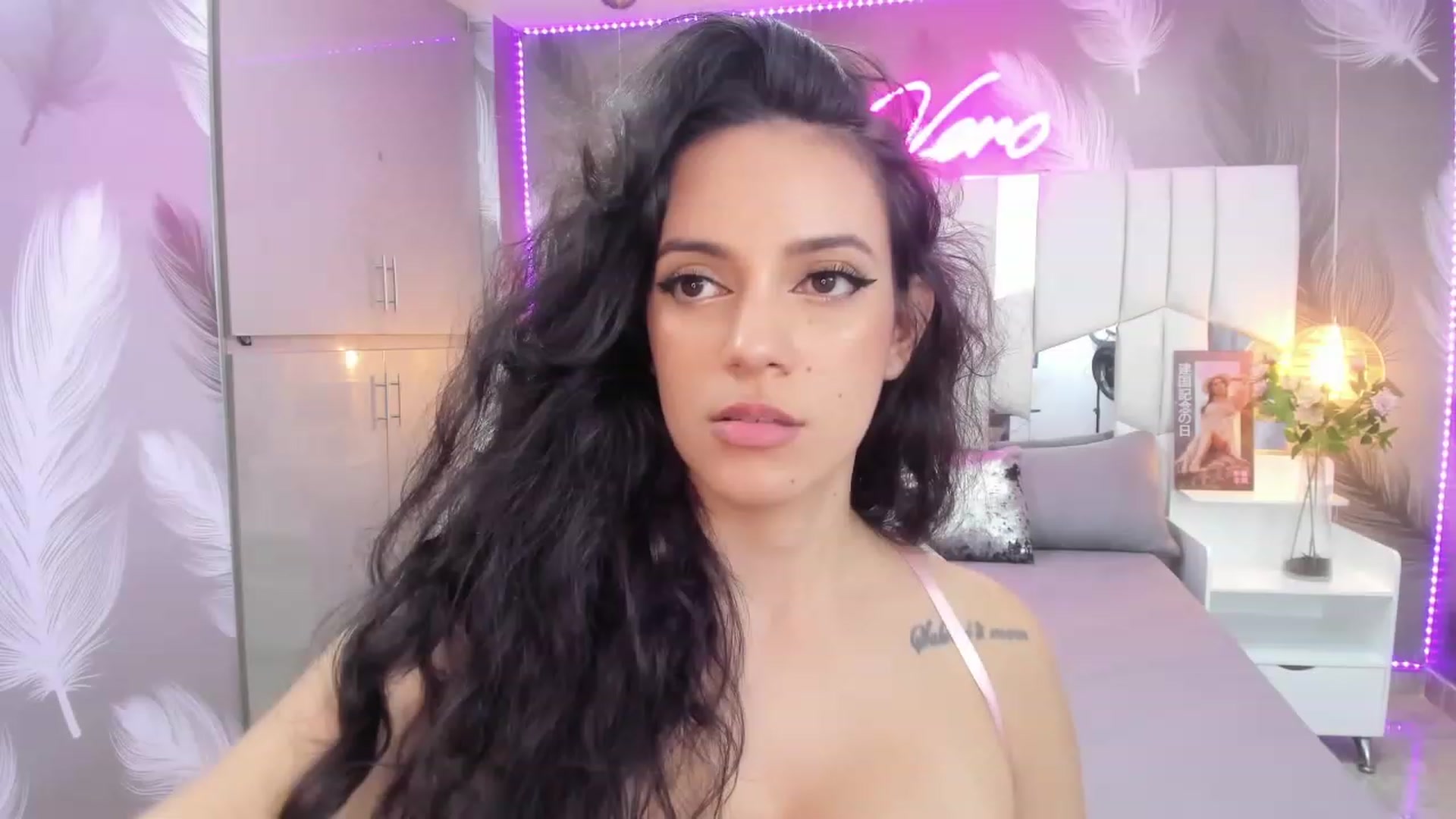 Gallery image thumbnail from SkinnyVeronik's myfreecams stream on, 01/09/2023, 16:52 image 1 of 20