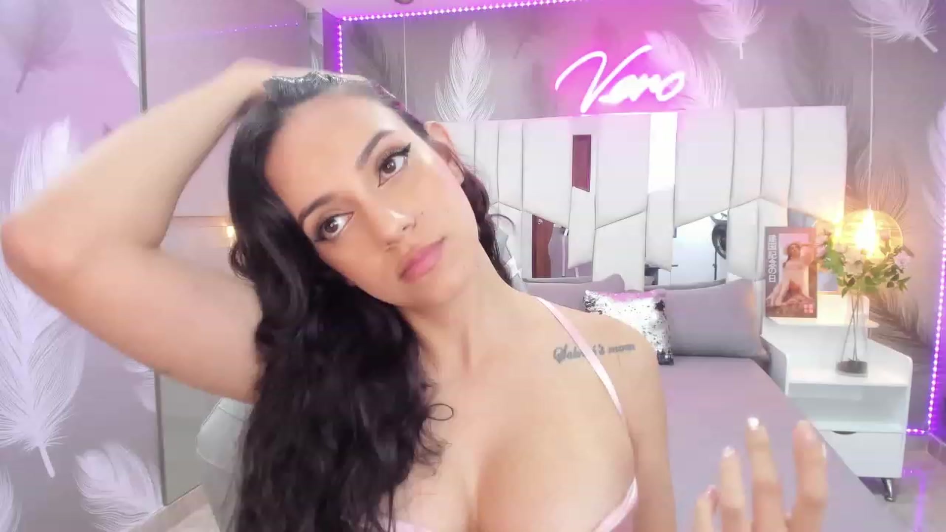Gallery image thumbnail from SkinnyVeronik's myfreecams stream on, 01/09/2023, 16:52 image 10 of 20