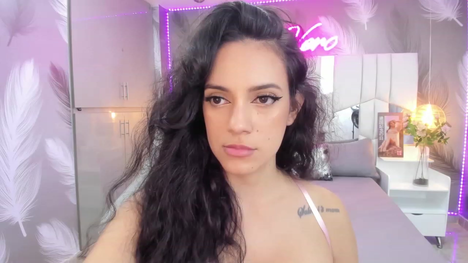Gallery image thumbnail from SkinnyVeronik's myfreecams stream on, 01/09/2023, 16:52 image 7 of 20