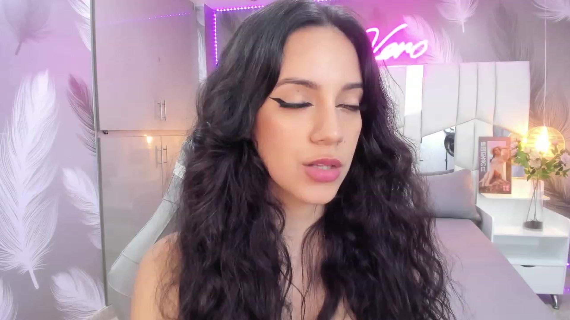 Gallery image thumbnail from SkinnyVeronik's myfreecams stream on, 01/09/2023, 16:52 image 16 of 20