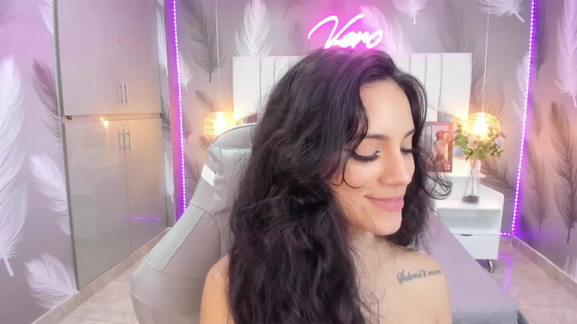 Gallery image thumbnail from SkinnyVeronik's myfreecams stream on, 01/09/2023, 18:37 image 18 of 20