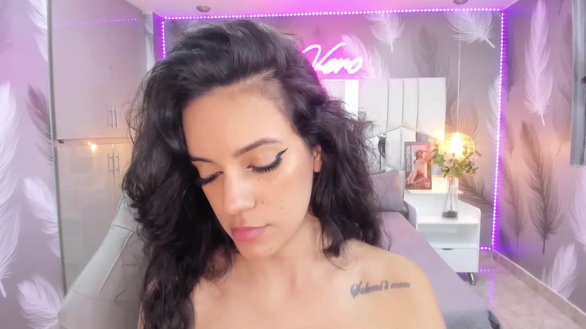 Gallery image thumbnail from SkinnyVeronik's myfreecams stream on, 01/09/2023, 18:37 image 6 of 20