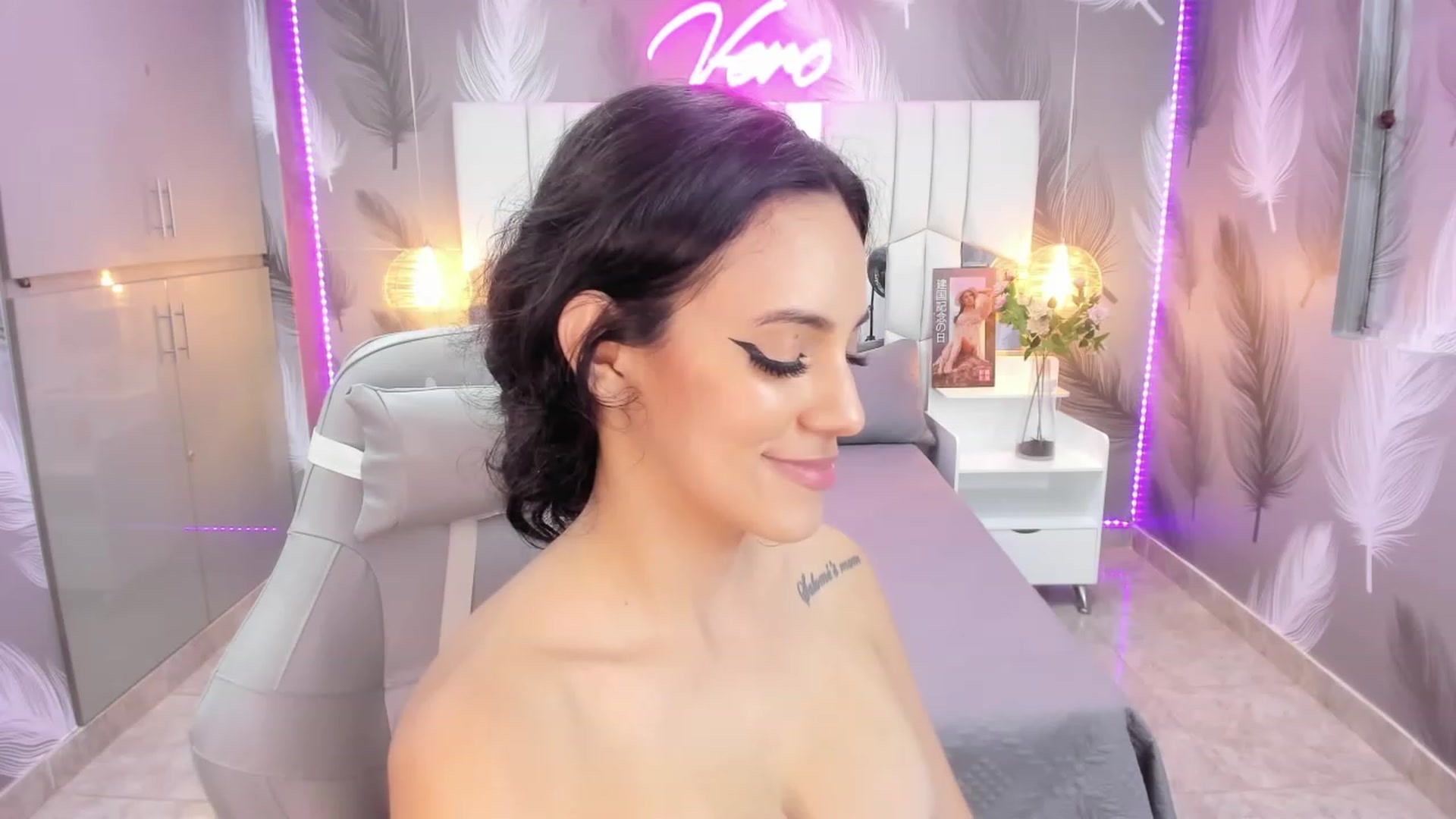 Gallery image thumbnail from SkinnyVeronik's myfreecams stream on, 01/09/2023, 18:37 image 15 of 20