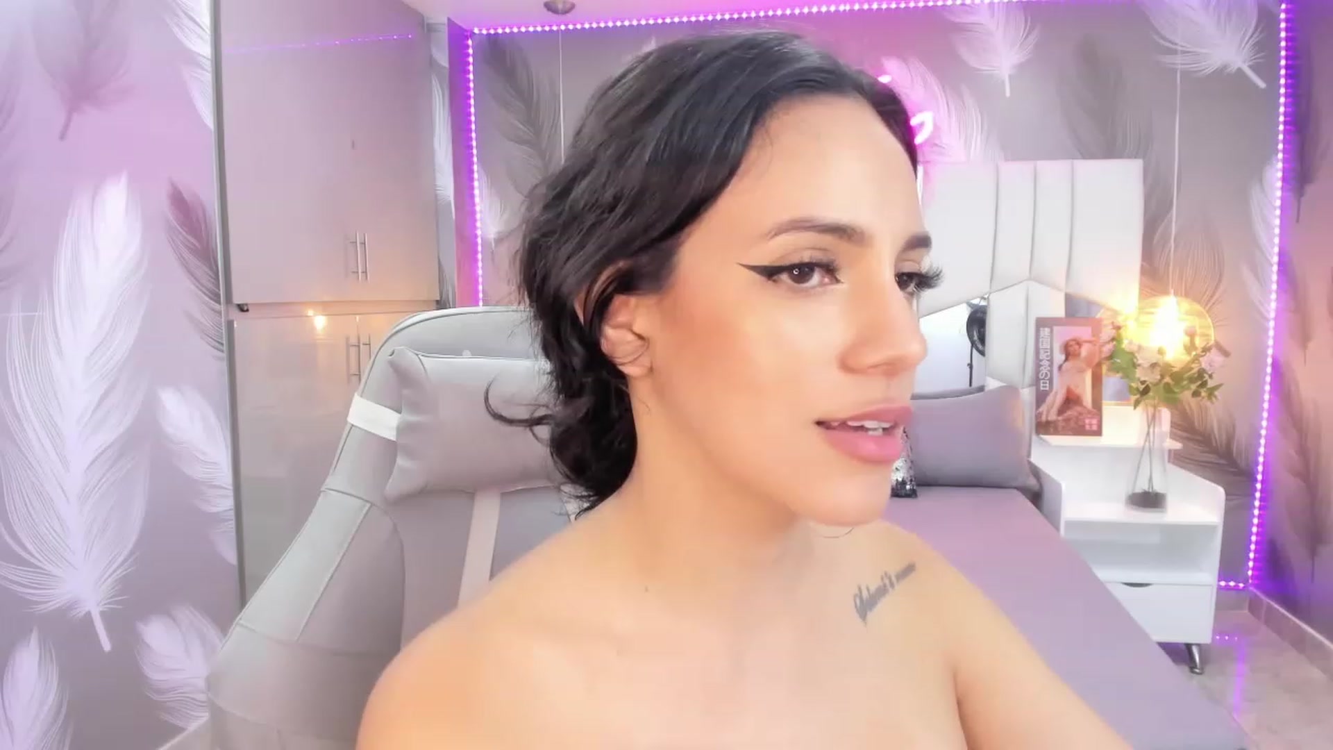 Gallery image thumbnail from SkinnyVeronik's myfreecams stream on, 01/09/2023, 18:37 image 10 of 20