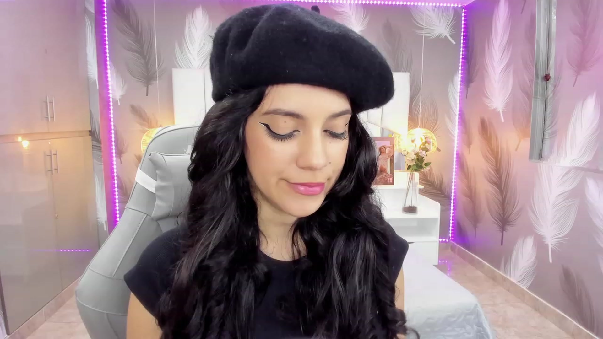 Gallery image thumbnail from SkinnyVeronik's myfreecams stream on, 01/12/2023, 16:23 image 1 of 20