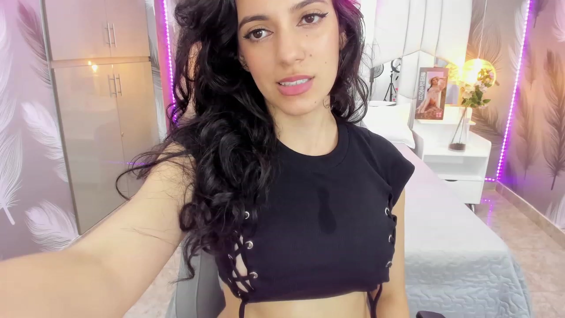 Gallery image thumbnail from SkinnyVeronik's myfreecams stream on, 01/12/2023, 16:23 image 19 of 20
