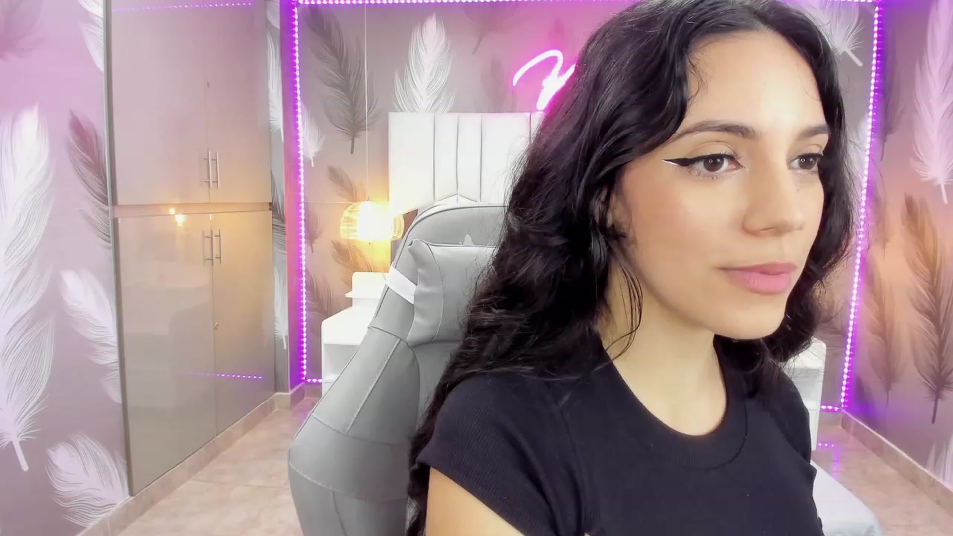 Gallery image thumbnail from SkinnyVeronik's myfreecams stream on, 01/12/2023, 16:23 image 7 of 20