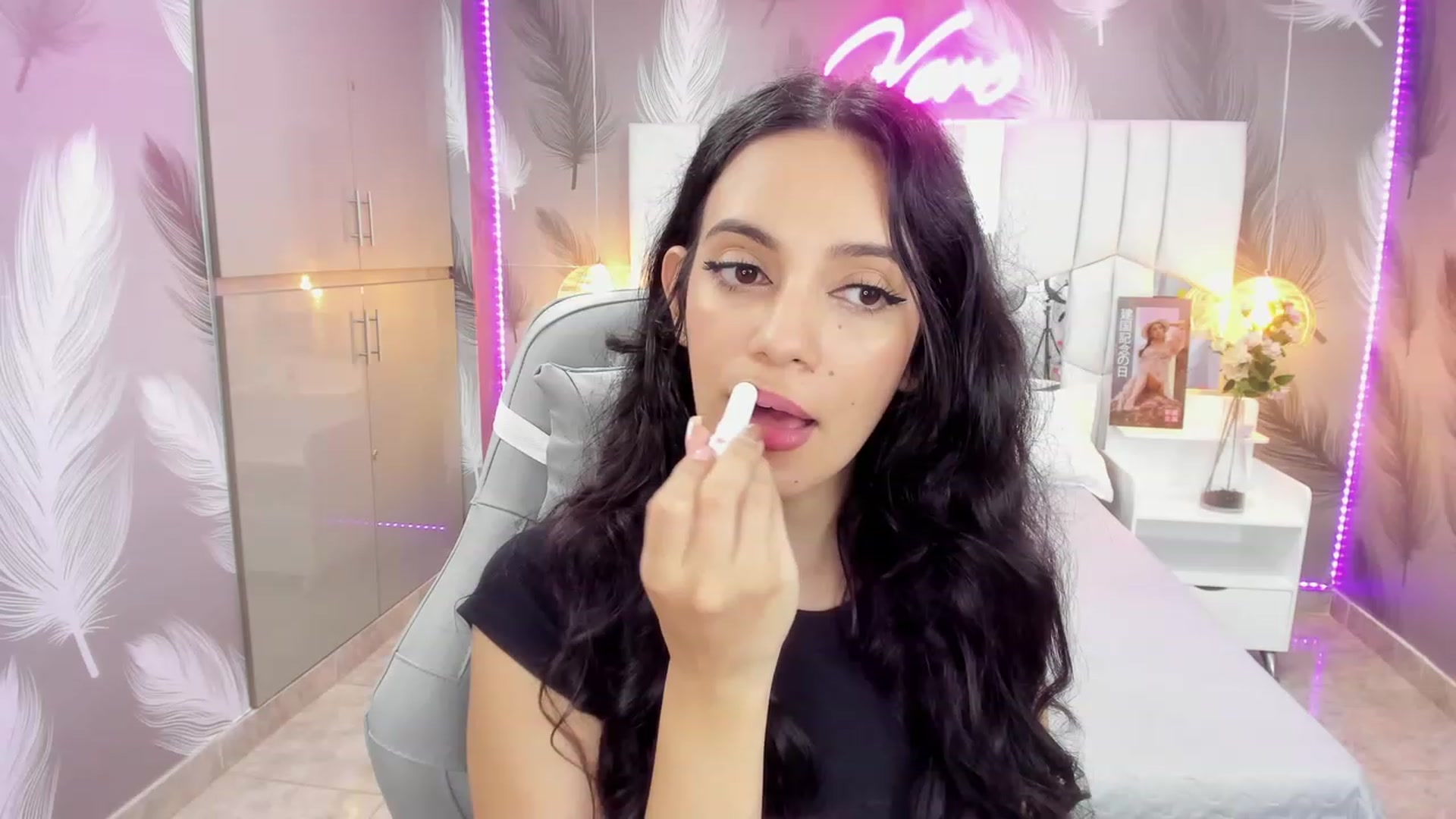 Gallery image thumbnail from SkinnyVeronik's myfreecams stream on, 01/12/2023, 16:23 image 12 of 20