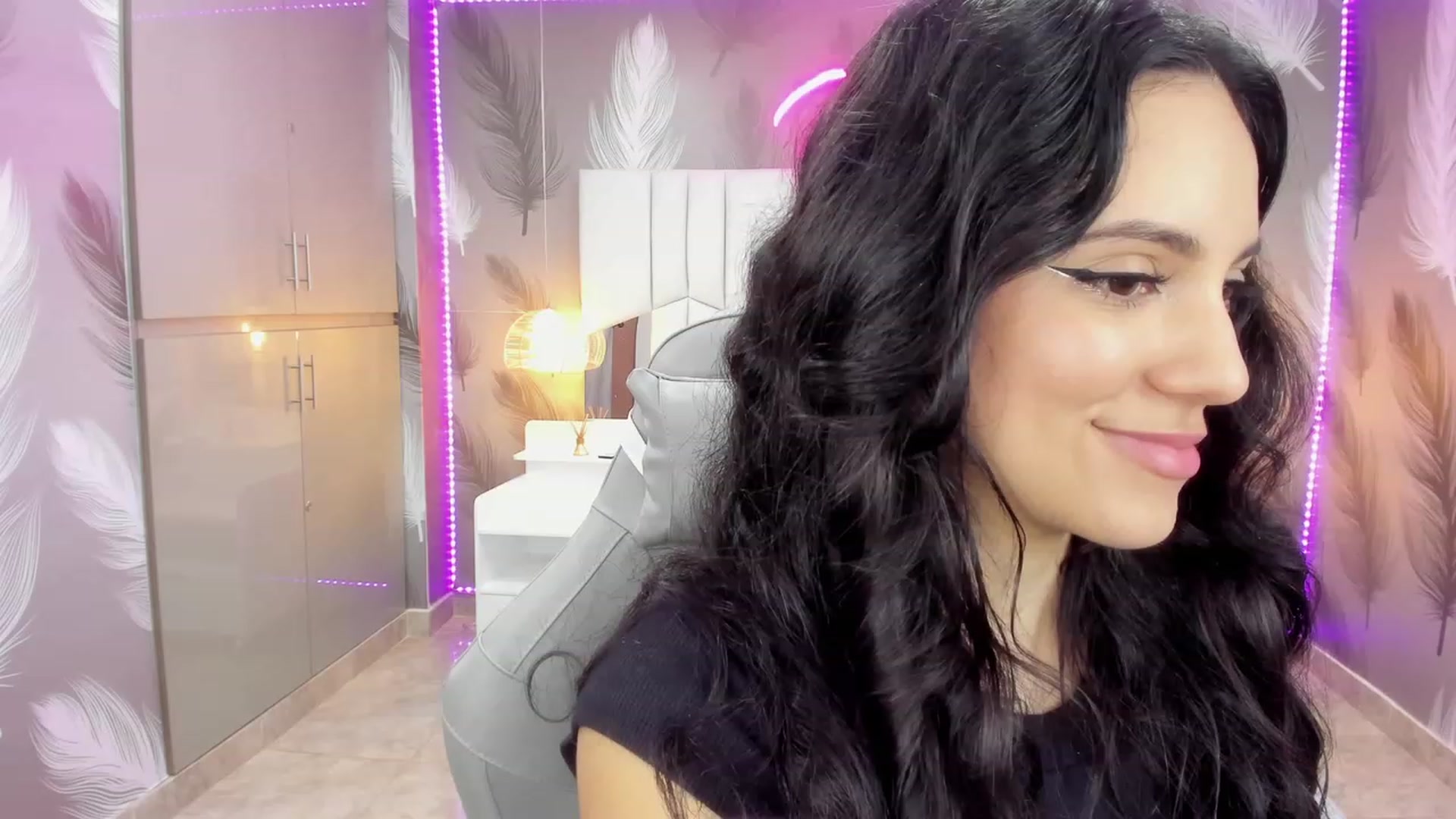 Gallery image thumbnail from SkinnyVeronik's myfreecams stream on, 01/12/2023, 16:23 image 5 of 20