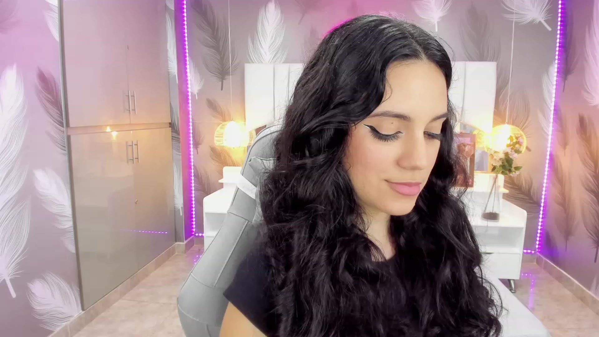 Gallery image thumbnail from SkinnyVeronik's myfreecams stream on, 01/12/2023, 17:55 image 1 of 20