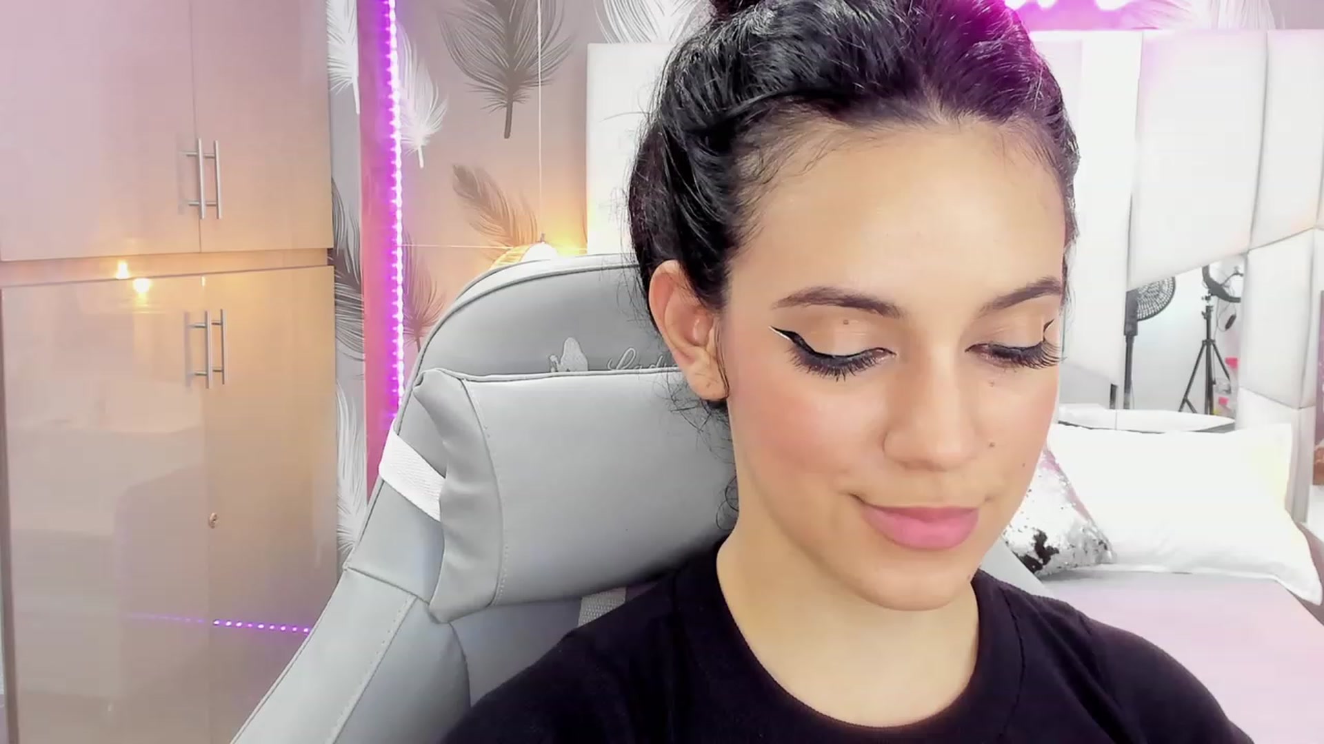 Gallery image thumbnail from SkinnyVeronik's myfreecams stream on, 01/12/2023, 17:55 image 15 of 20