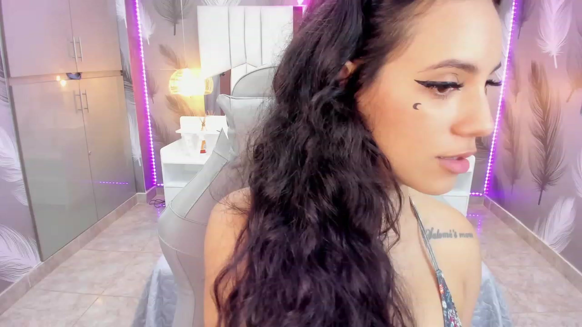 Gallery image thumbnail from SkinnyVeronik's myfreecams stream on, 01/13/2023, 14:51 image 8 of 20
