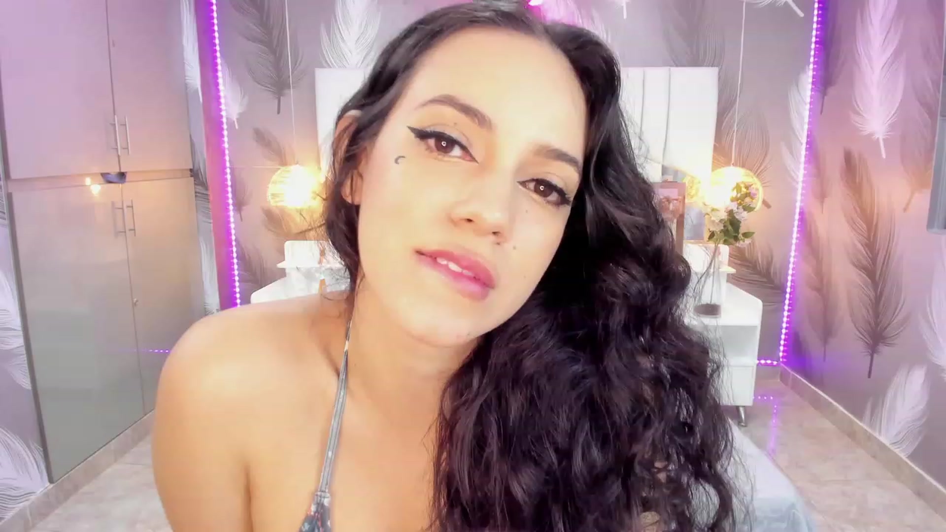 Gallery image thumbnail from SkinnyVeronik's myfreecams stream on, 01/13/2023, 14:51 image 3 of 20