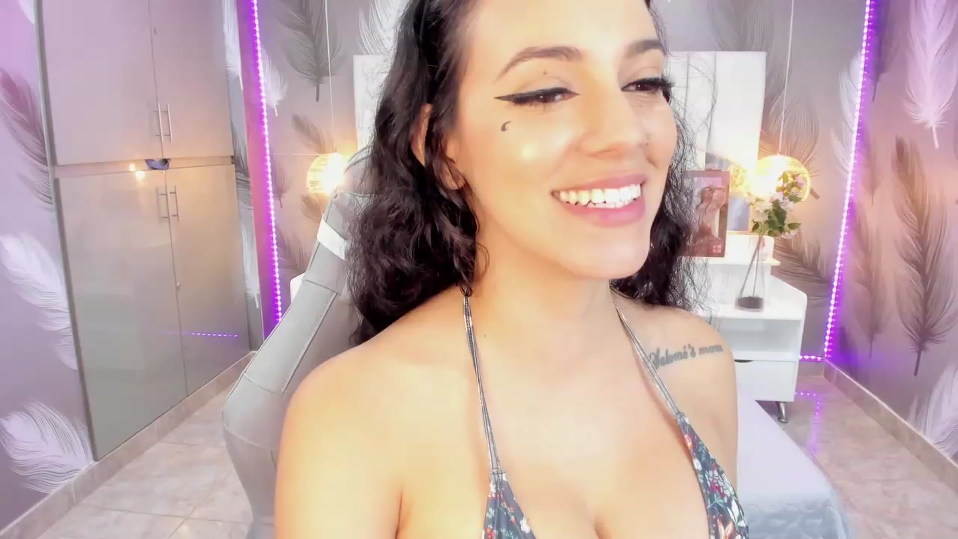 Gallery image thumbnail from SkinnyVeronik's myfreecams stream on, 01/13/2023, 14:51 image 11 of 20