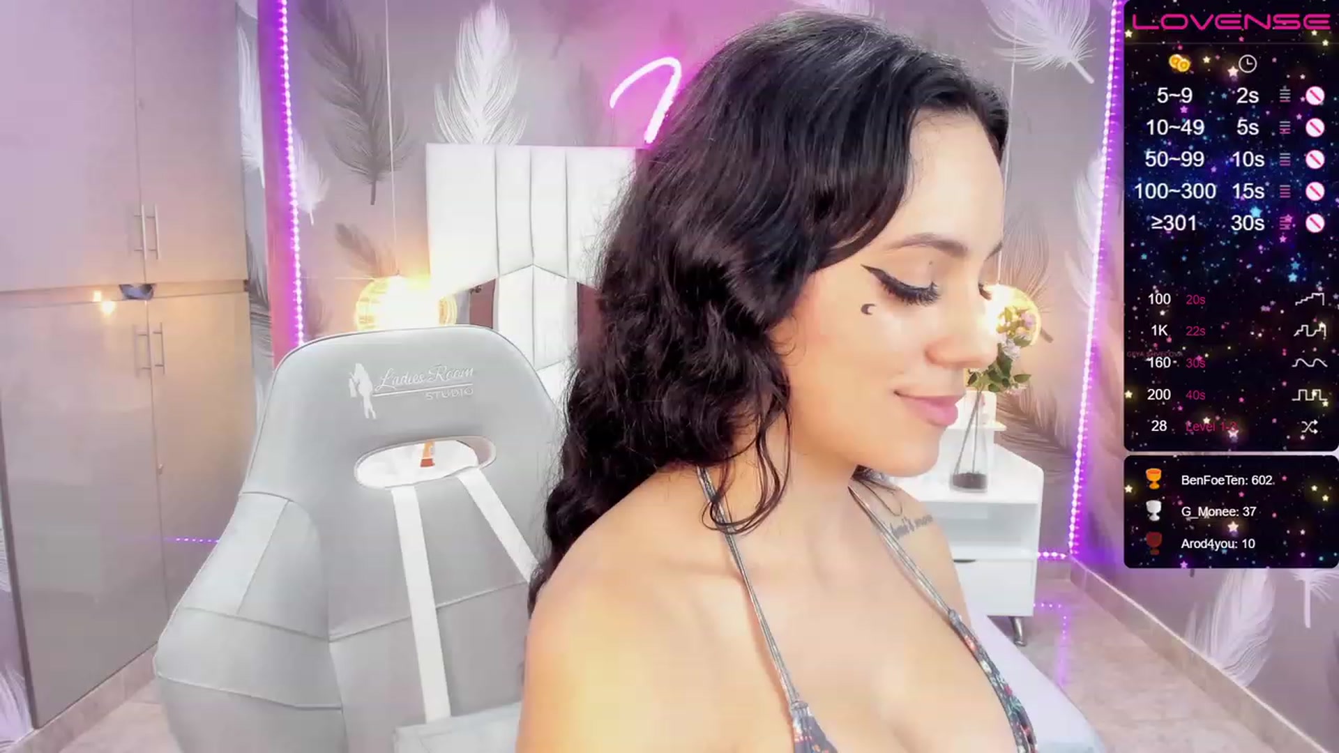 Gallery image thumbnail from SkinnyVeronik's myfreecams stream on, 01/13/2023, 14:51 image 14 of 20