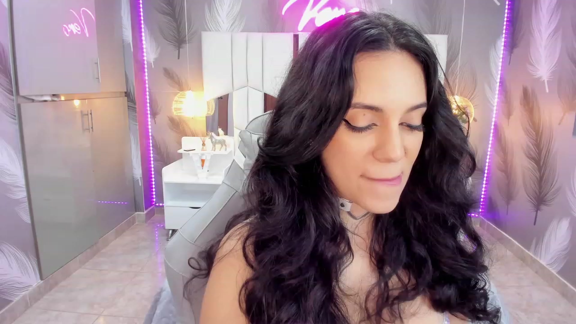 Gallery image thumbnail from SkinnyVeronik's myfreecams stream on, 01/16/2023, 13:33 image 7 of 20
