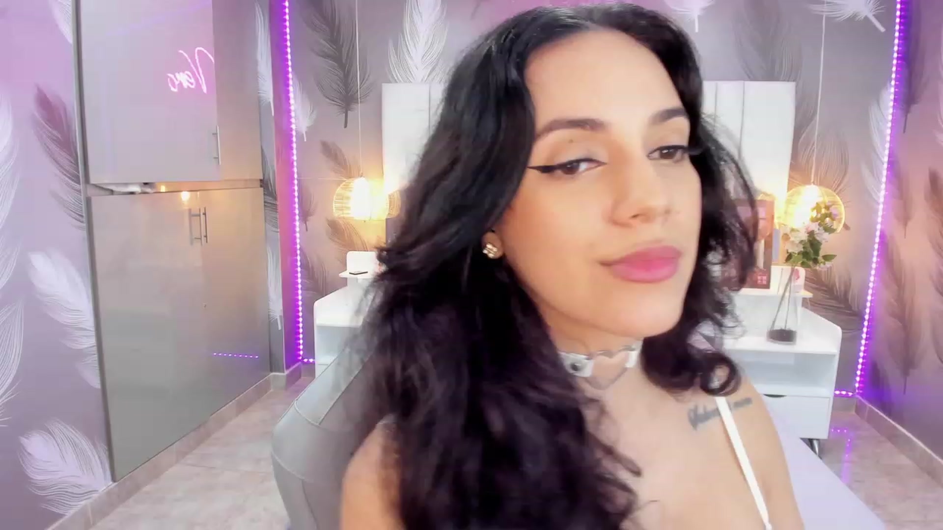Gallery image thumbnail from SkinnyVeronik's myfreecams stream on, 01/16/2023, 13:33 image 11 of 20