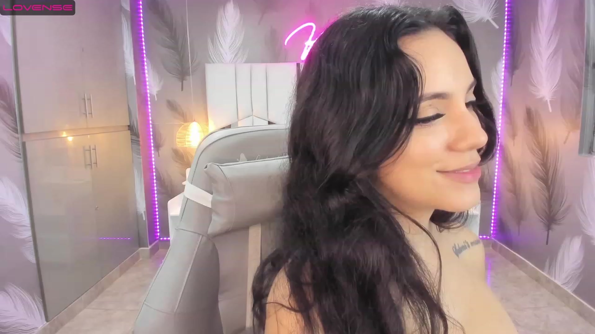 Gallery image thumbnail from SkinnyVeronik's myfreecams stream on, 01/17/2023, 12:44 image 12 of 20