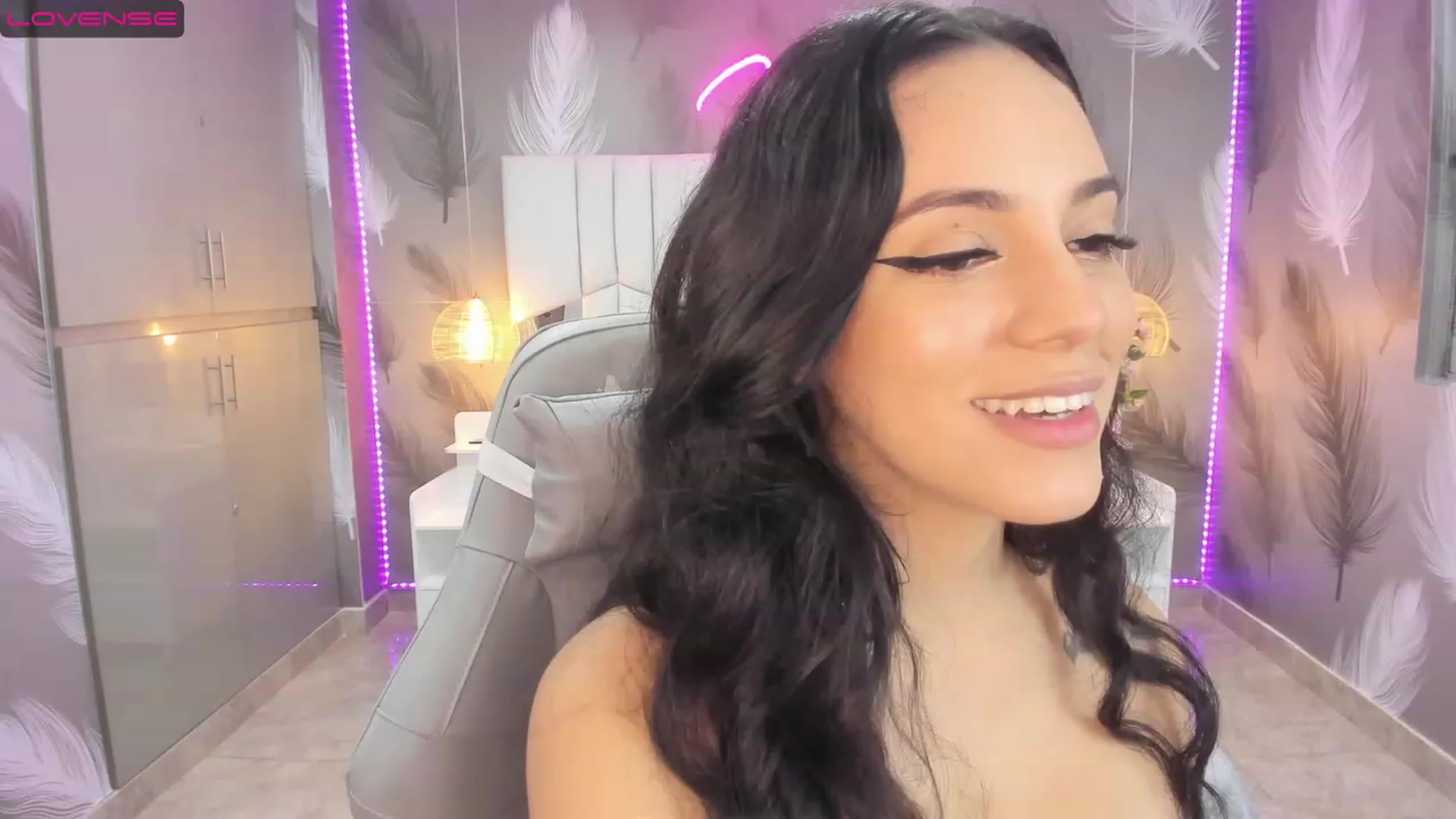 Gallery image thumbnail from SkinnyVeronik's myfreecams stream on, 01/17/2023, 12:44 image 11 of 20