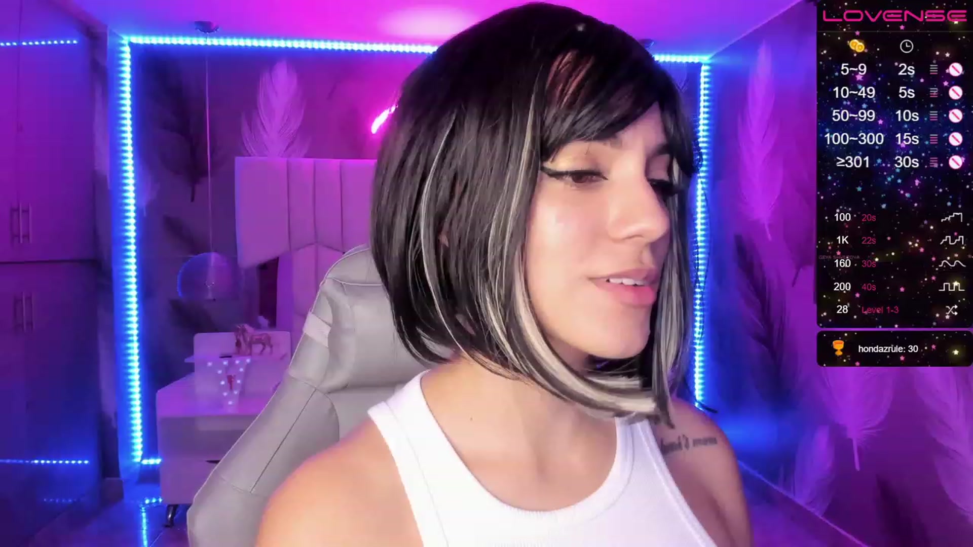 Gallery image thumbnail from SkinnyVeronik's myfreecams stream on, 01/18/2023, 12:45 image 12 of 20