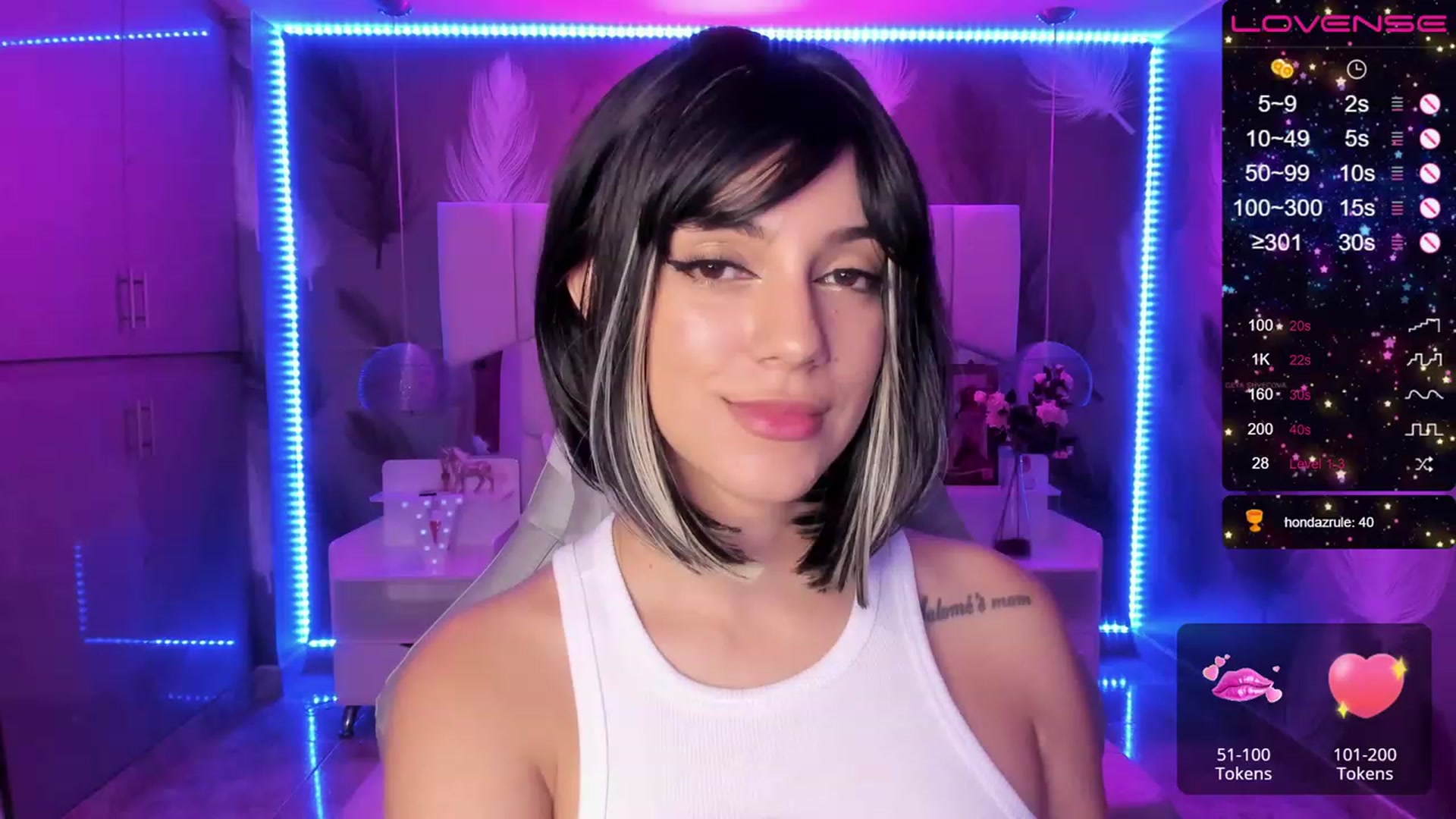 Gallery image thumbnail from SkinnyVeronik's myfreecams stream on, 01/18/2023, 12:45 image 17 of 20