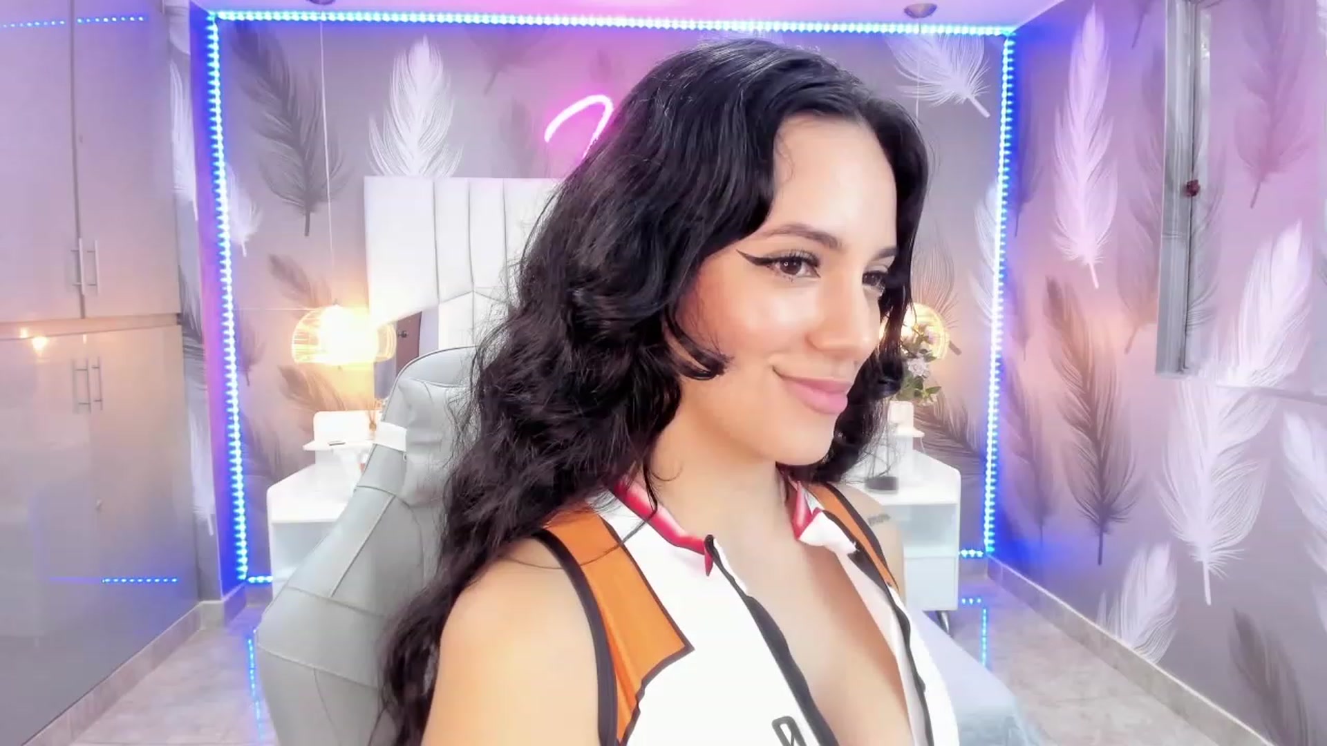 Gallery image thumbnail from SkinnyVeronik's myfreecams stream on, 01/19/2023, 15:03 image 5 of 20