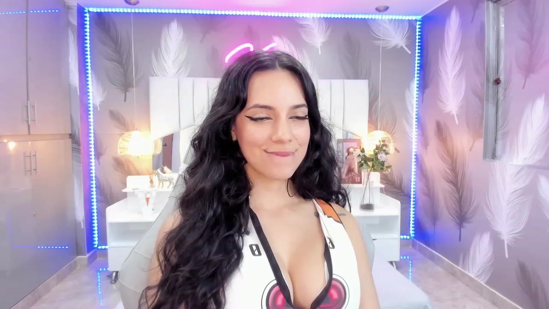 Gallery image thumbnail from SkinnyVeronik's myfreecams stream on, 01/19/2023, 15:52 image 13 of 20
