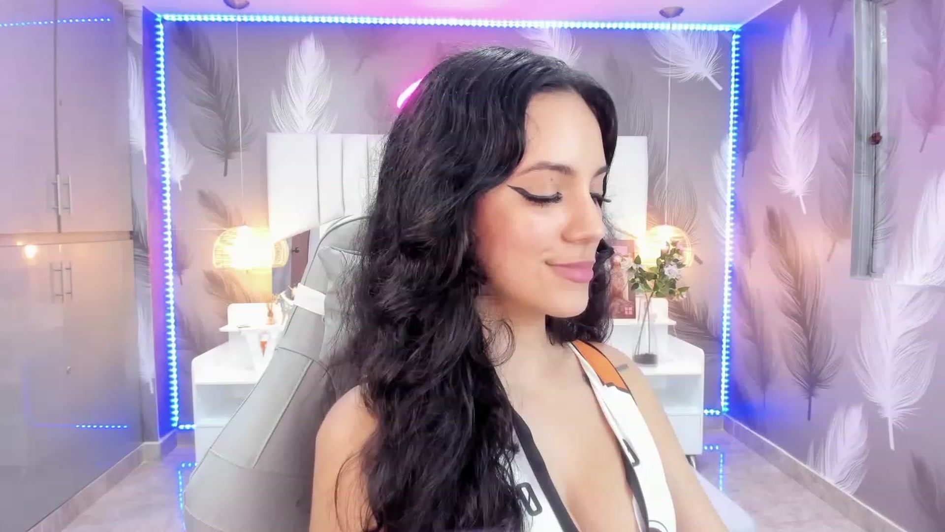 Gallery image thumbnail from SkinnyVeronik's myfreecams stream on, 01/19/2023, 15:52 image 18 of 20