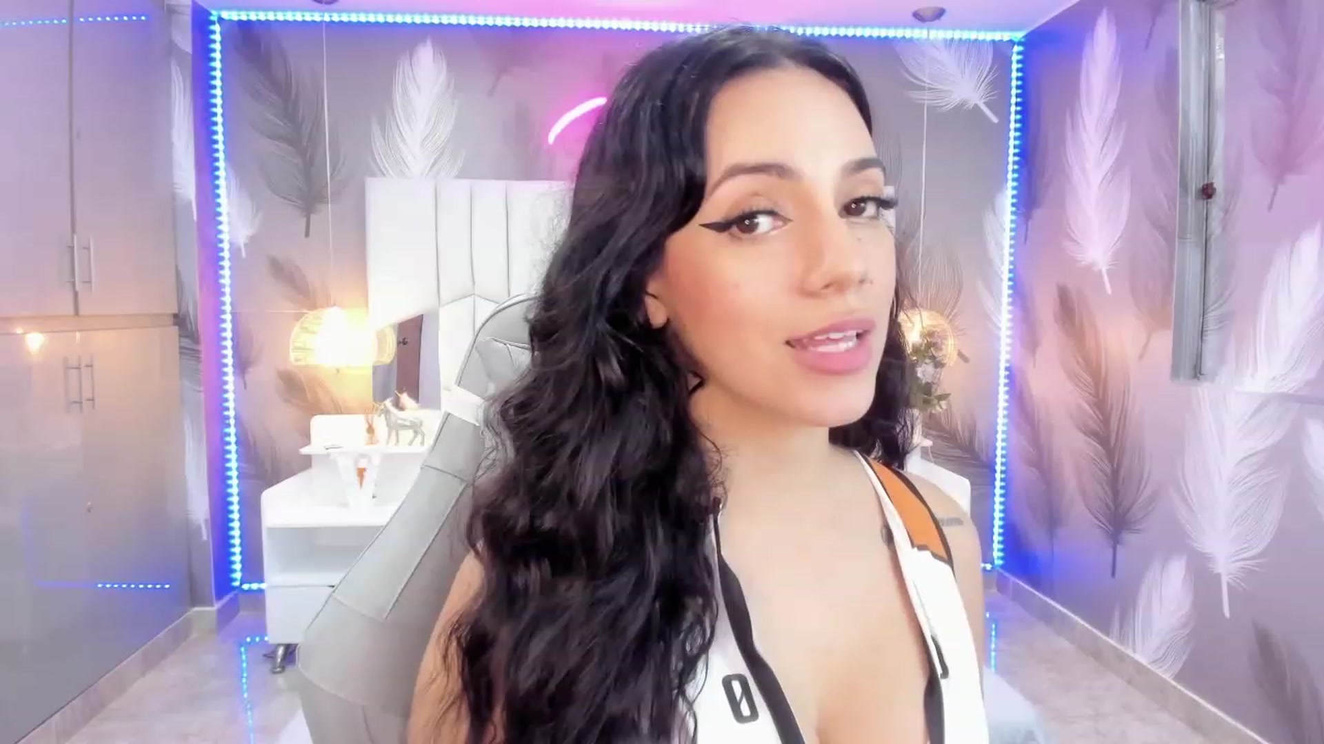 Gallery image thumbnail from SkinnyVeronik's myfreecams stream on, 01/19/2023, 15:52 image 11 of 20