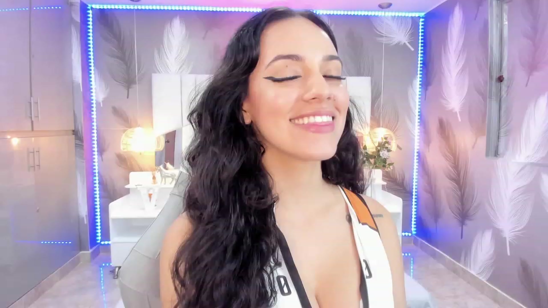 Gallery image thumbnail from SkinnyVeronik's myfreecams stream on, 01/19/2023, 15:52 image 12 of 20