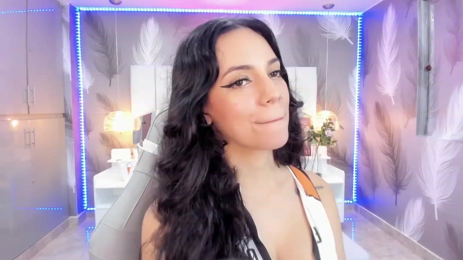 Gallery image thumbnail from SkinnyVeronik's myfreecams stream on, 01/19/2023, 15:52 image 19 of 20