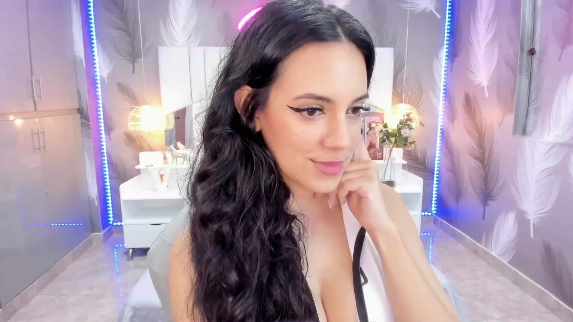 Gallery image thumbnail from SkinnyVeronik's myfreecams stream on, 01/19/2023, 15:52 image 1 of 20