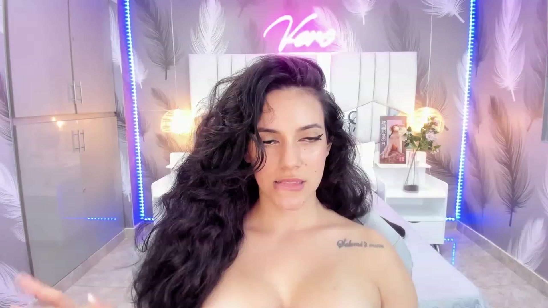 Gallery image thumbnail from SkinnyVeronik's myfreecams stream on, 01/19/2023, 18:06 image 17 of 20
