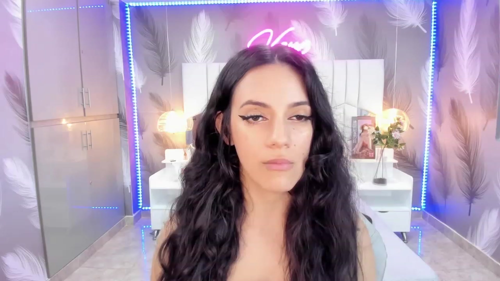 Gallery image thumbnail from SkinnyVeronik's myfreecams stream on, 01/19/2023, 18:06 image 14 of 20