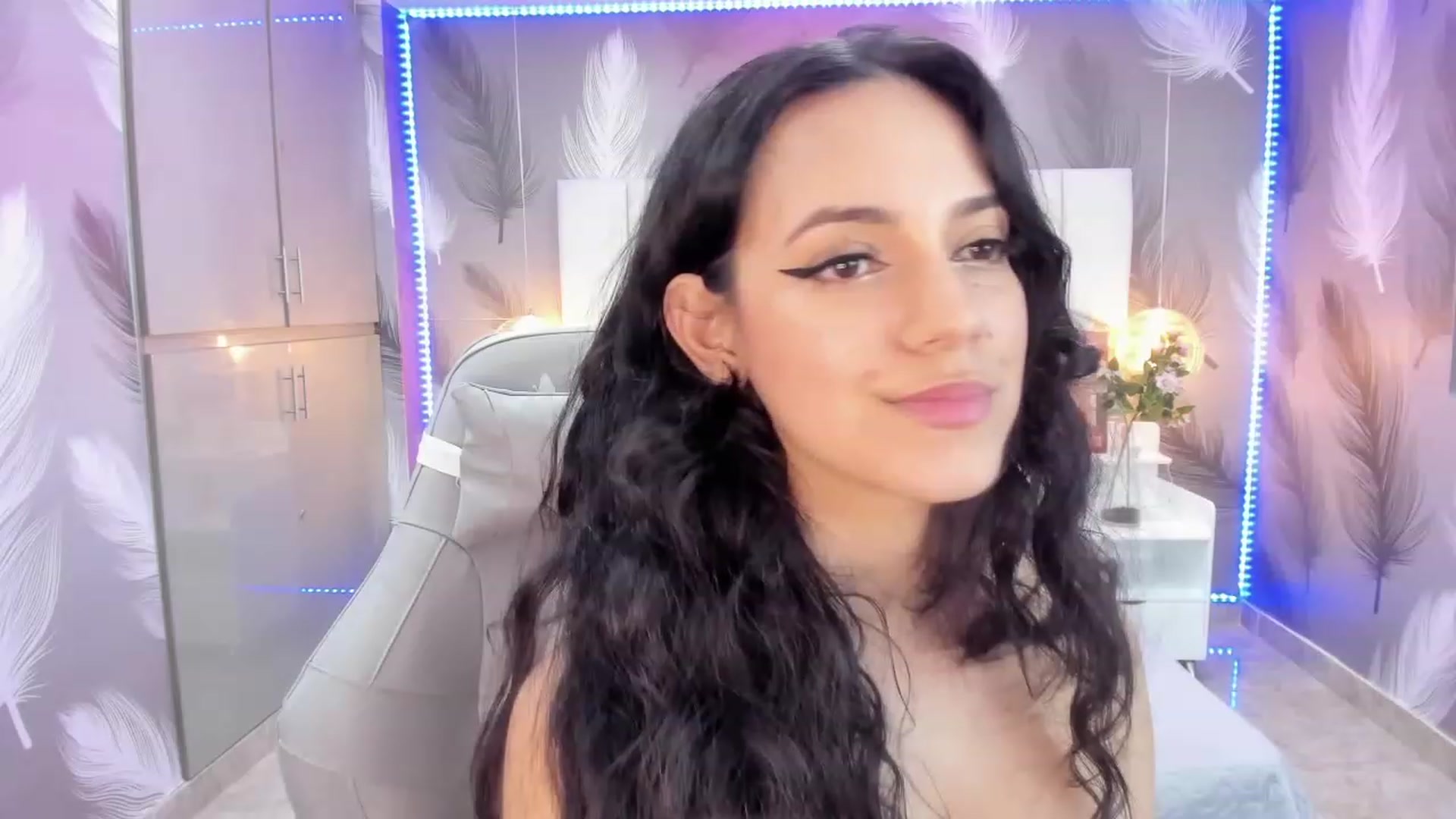 Gallery image thumbnail from SkinnyVeronik's myfreecams stream on, 01/19/2023, 18:06 image 16 of 20
