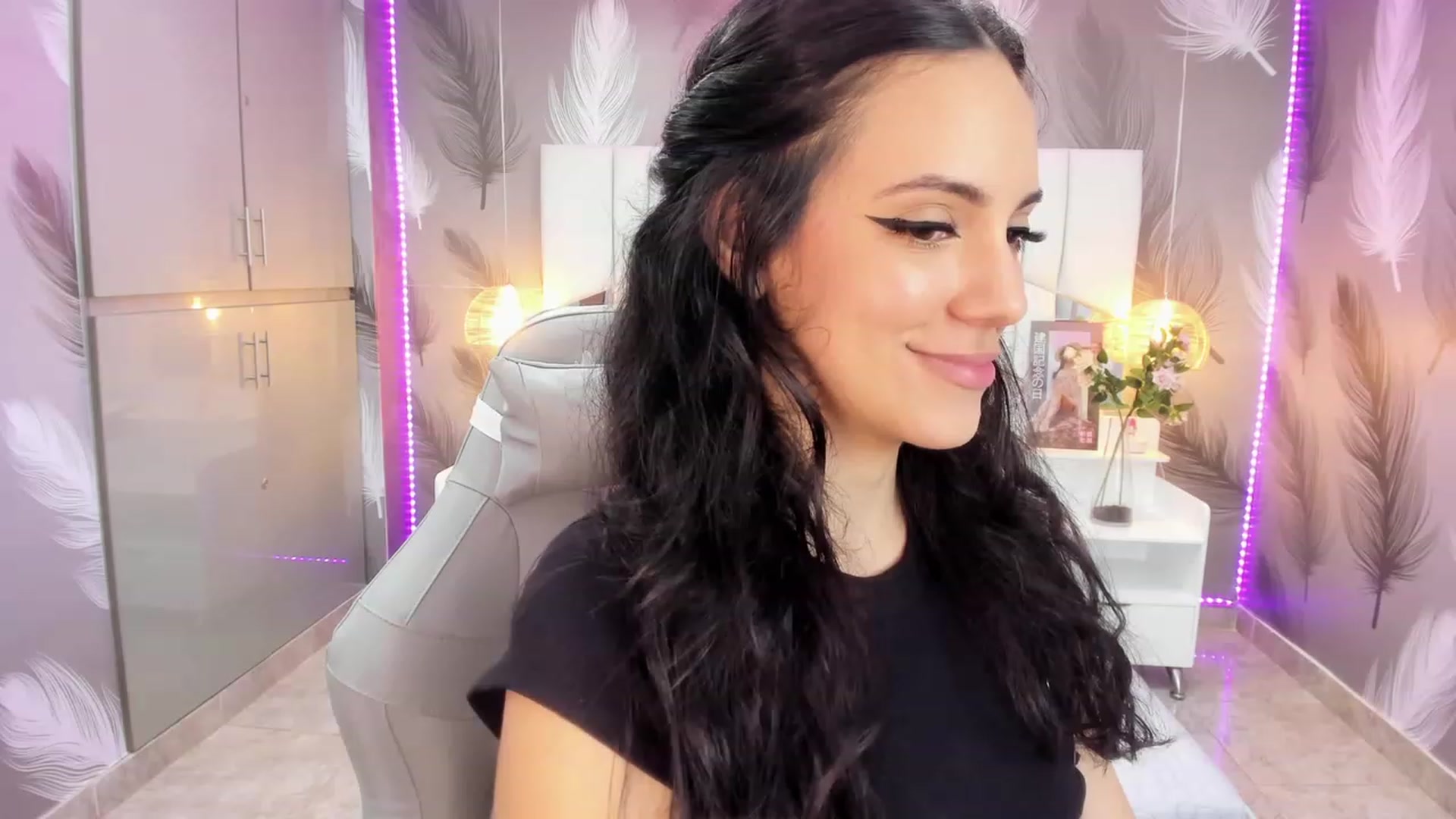 Gallery image thumbnail from SkinnyVeronik's myfreecams stream on, 01/21/2023, 14:18 image 3 of 20