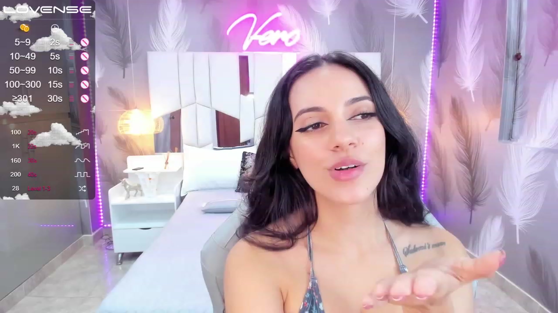 Gallery image thumbnail from SkinnyVeronik's myfreecams stream on, 01/30/2023, 13:24 image 10 of 20