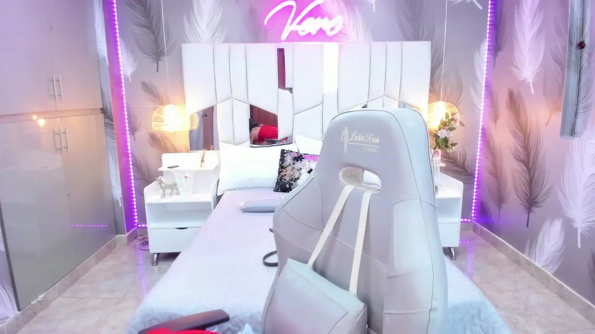 Gallery image thumbnail from SkinnyVeronik's myfreecams stream on, 01/30/2023, 14:32 image 15 of 20