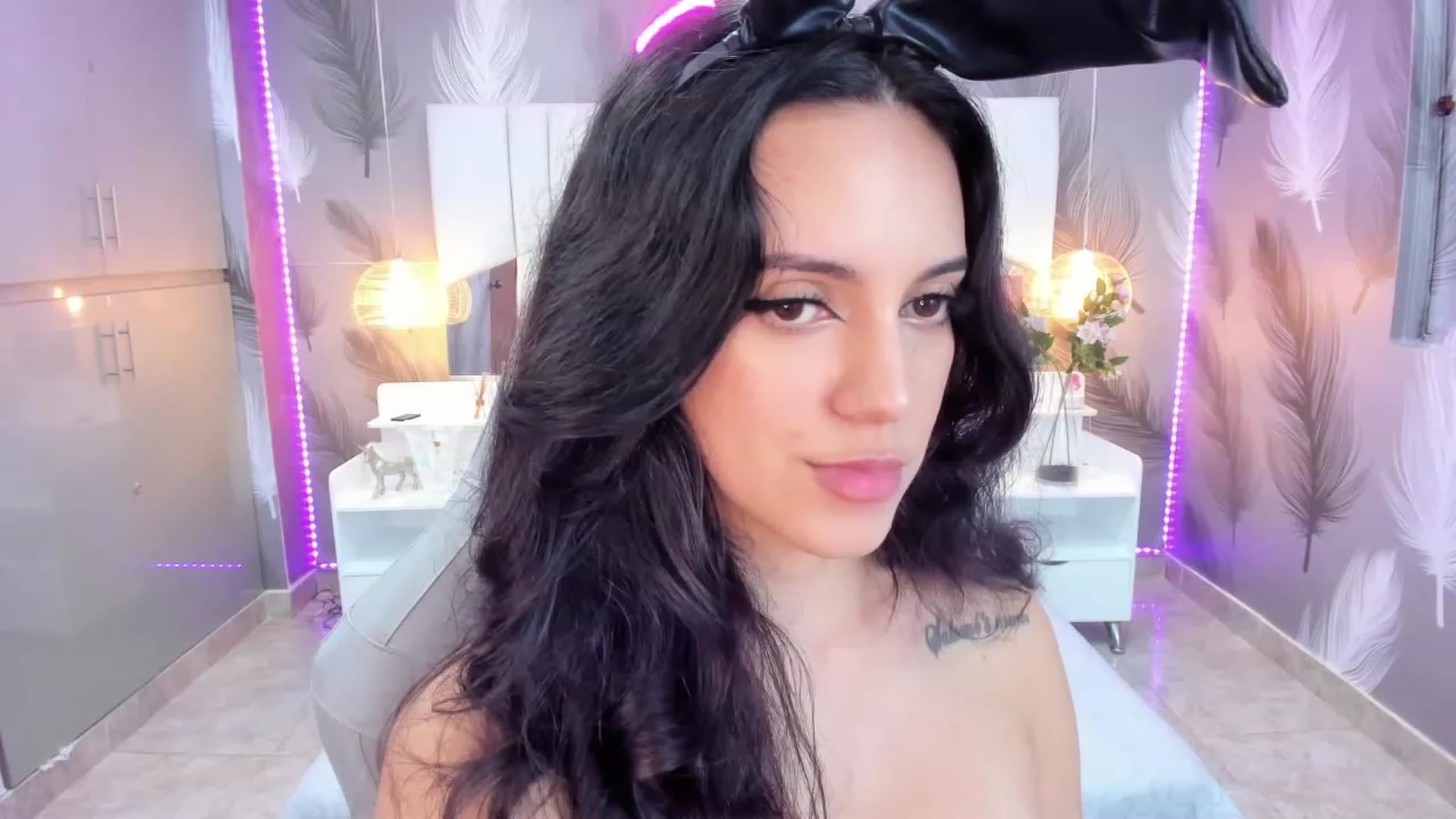 Gallery image thumbnail from SkinnyVeronik's myfreecams stream on, 01/30/2023, 14:32 image 19 of 20
