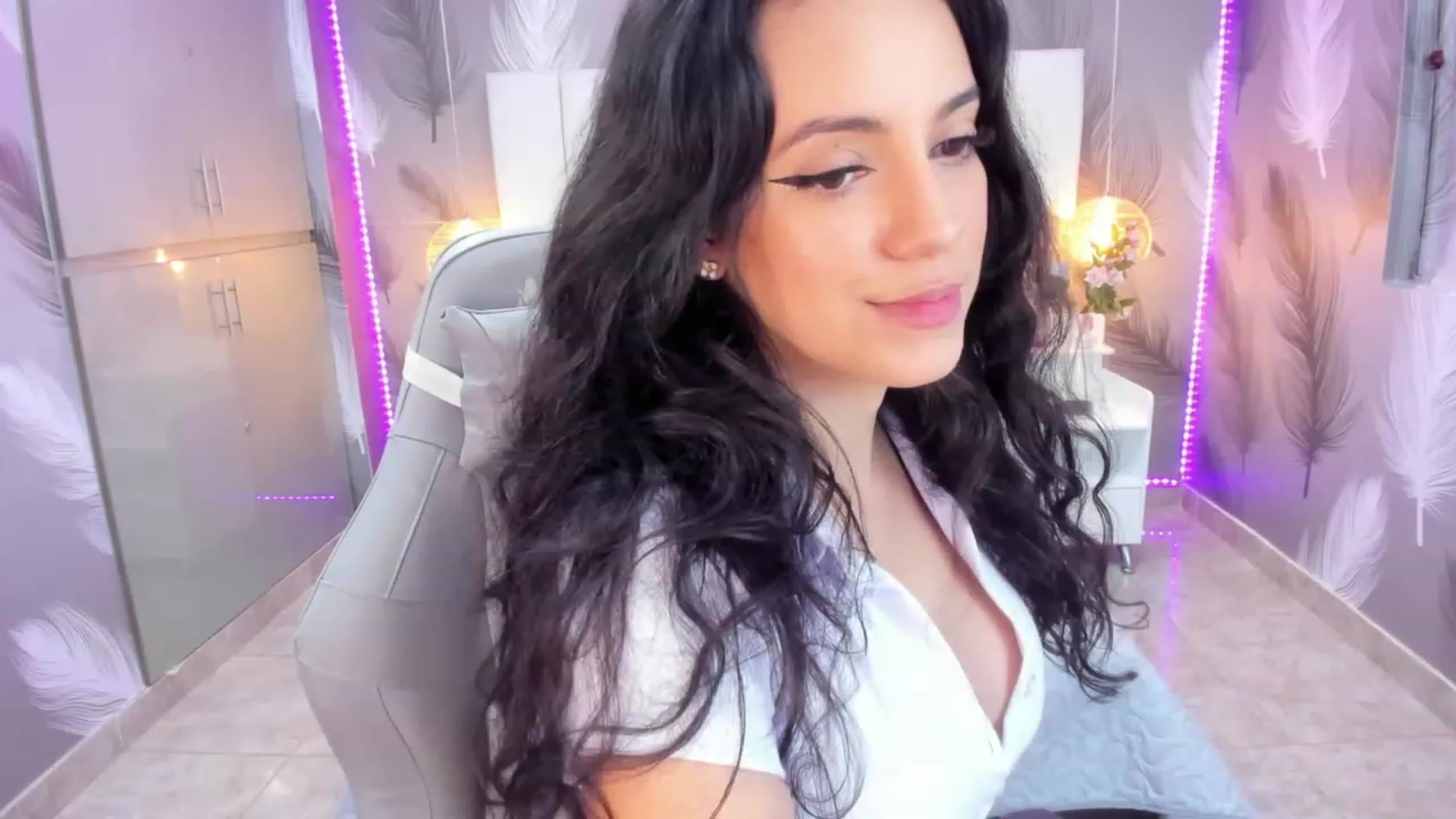 Gallery image thumbnail from SkinnyVeronik's myfreecams stream on, 01/31/2023, 14:22 image 2 of 20