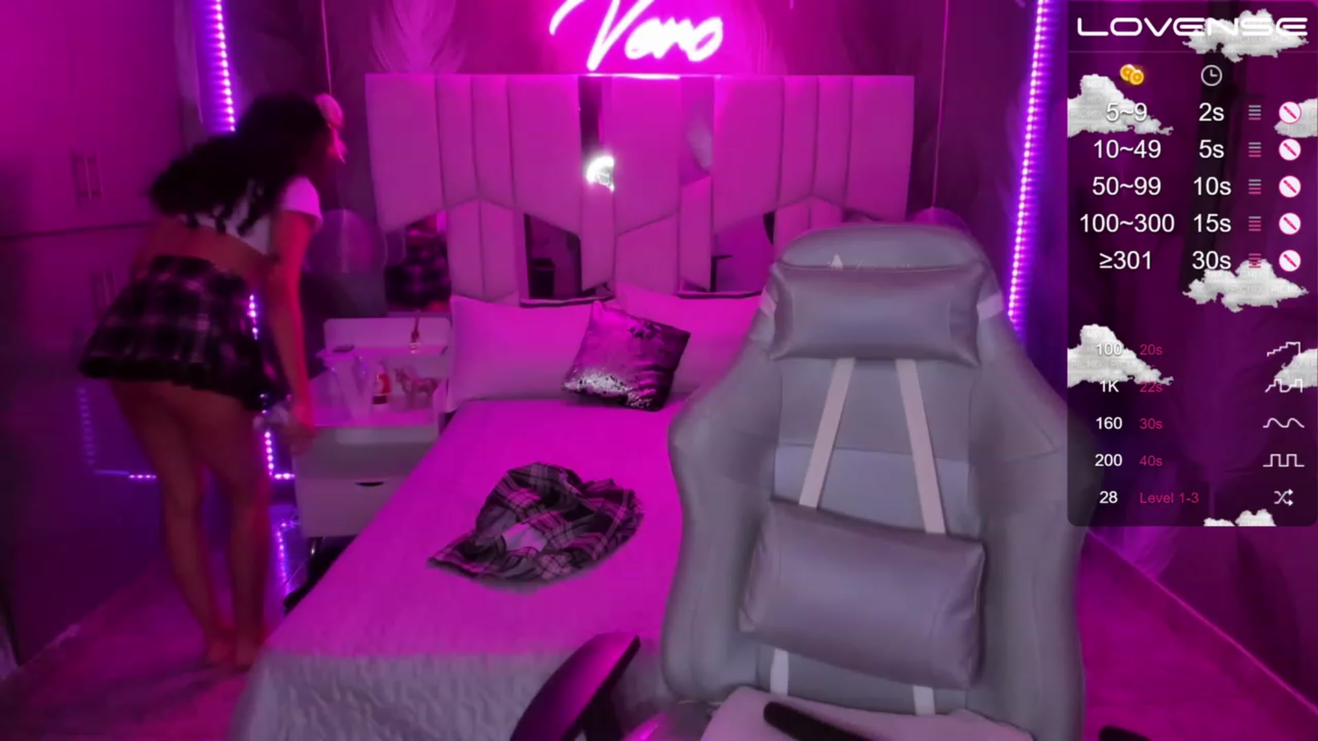 Gallery image thumbnail from SkinnyVeronik's myfreecams stream on, 01/31/2023, 16:13 image 2 of 20