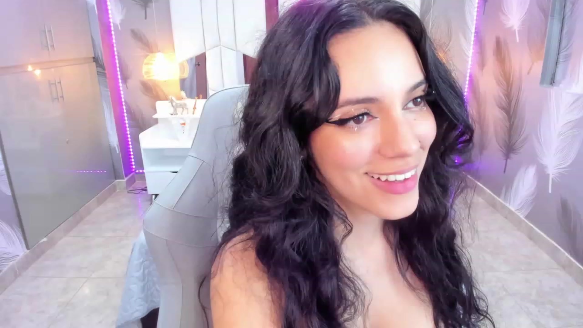 Gallery image thumbnail from SkinnyVeronik's myfreecams stream on, 02/02/2023, 17:56 image 13 of 20