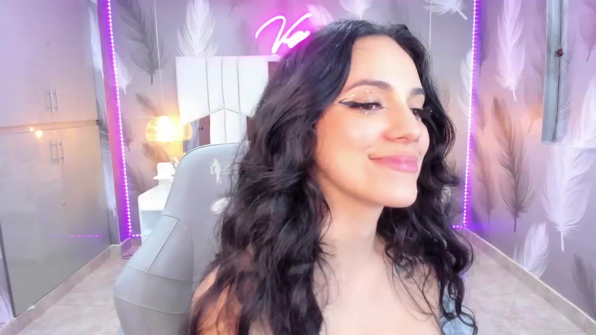 Gallery image thumbnail from SkinnyVeronik's myfreecams stream on, 02/02/2023, 17:56 image 17 of 20