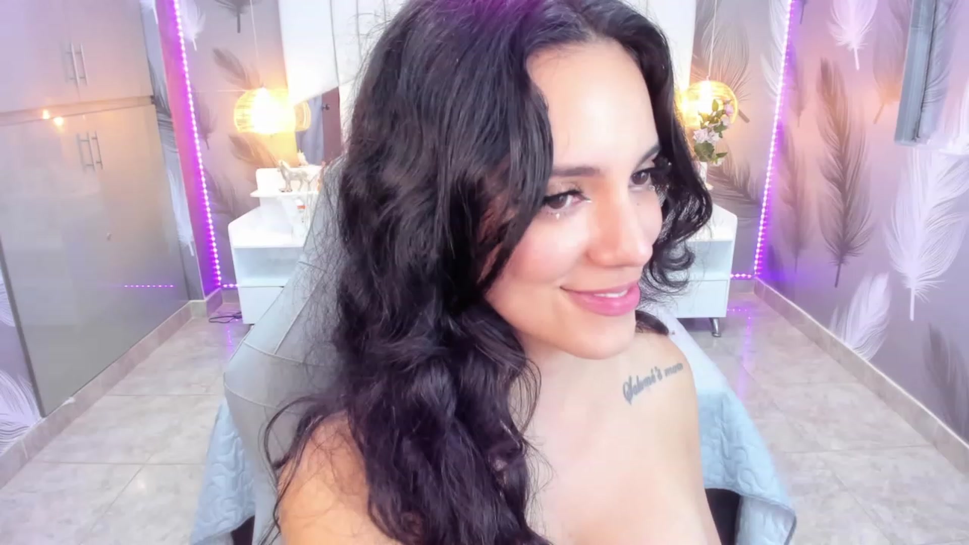 Gallery image thumbnail from SkinnyVeronik's myfreecams stream on, 02/02/2023, 17:56 image 11 of 20